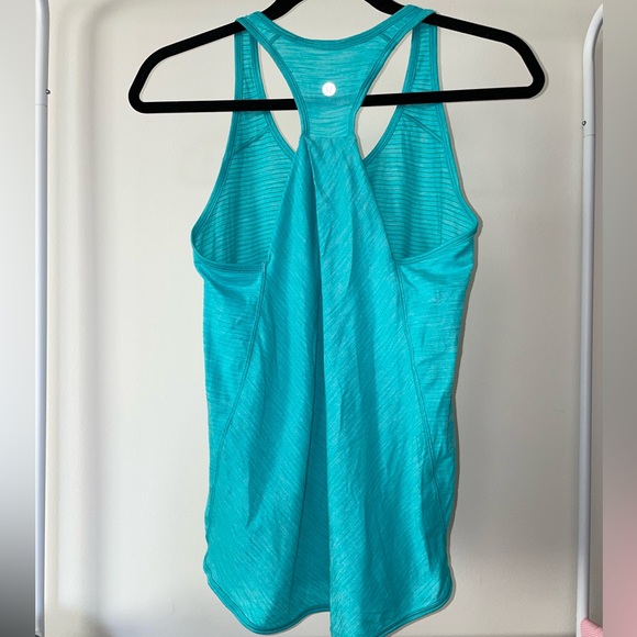 Lululemon essential tank - Picture 4 of 5
